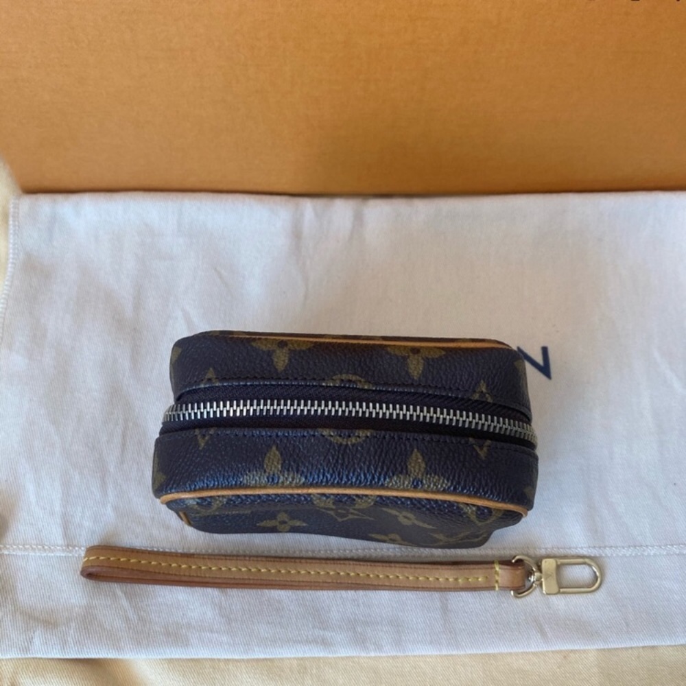 Louie Vuitton canvas Leather Wapity Pouch - Picture 5 of 8